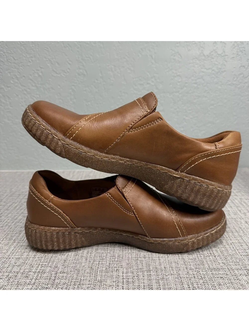 Clarks Shoes Women's Size 6.5M Brown Tan Leather Caroline Pearl Slip-Ons